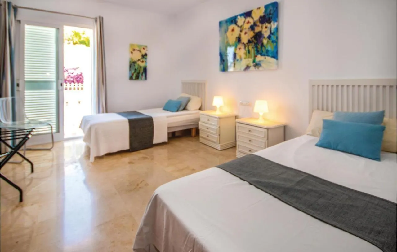 Gorgeous Home In Riviera Del Sol With Kitchen Sitio de Calahonda
